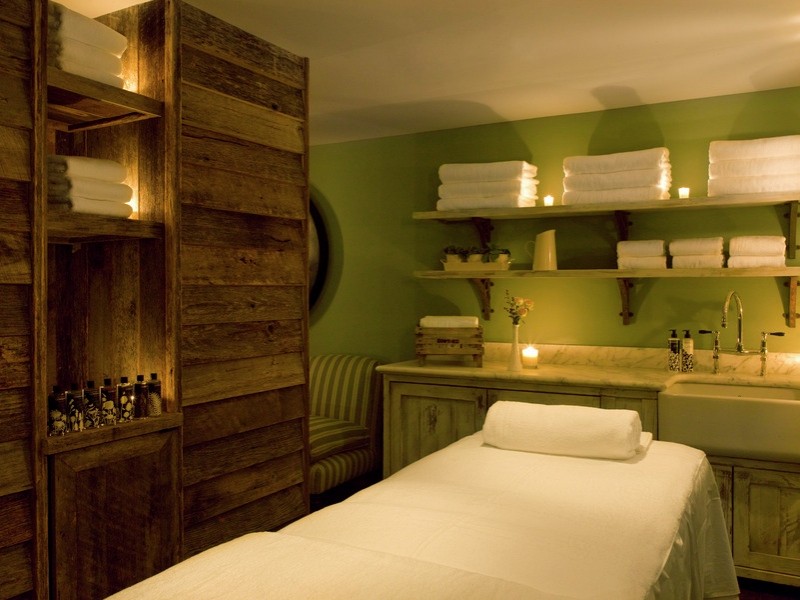 Soho House on the Beach 迈阿密海滩_Cowshed bed 2_jpg_thumb.jpg