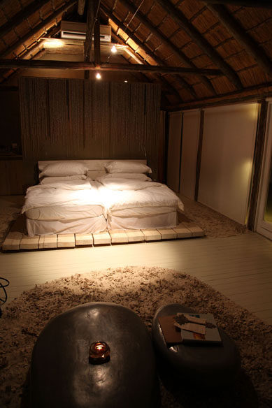 Little Kulala Lodge/Sossusvlei-纳米比亚沙海_P4_Bedroom_at_night__Namibia_275.jpg