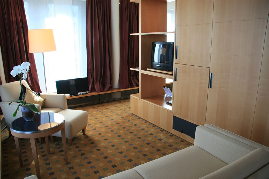 德国柏林瑞士大酒店(Swissôtel Berlin )_Suite_lounge.jpg