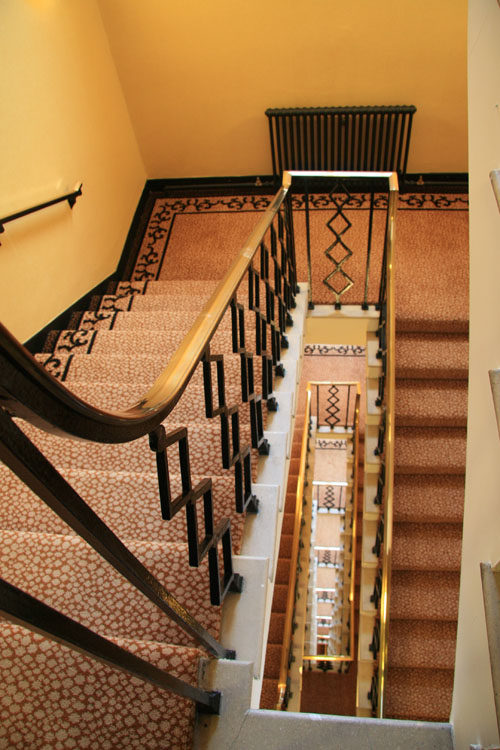 英格兰利兹皇后酒店_stairs_1.jpg