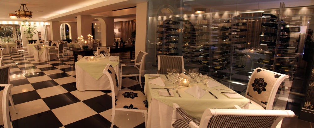 The Marine/南非赫曼纳斯hermanus_P3_i1_large_tables_and_cellar.jpg