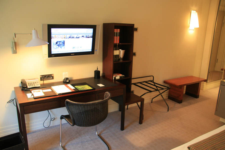 Charles Hotel (慕尼黑,德国)_desk.jpg