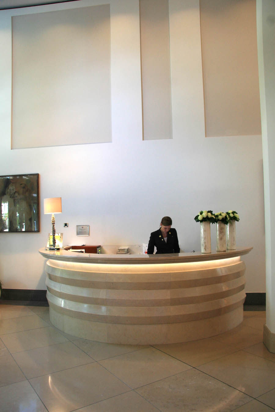 Charles Hotel (慕尼黑,德国)_Concierge_desk_2.jpg