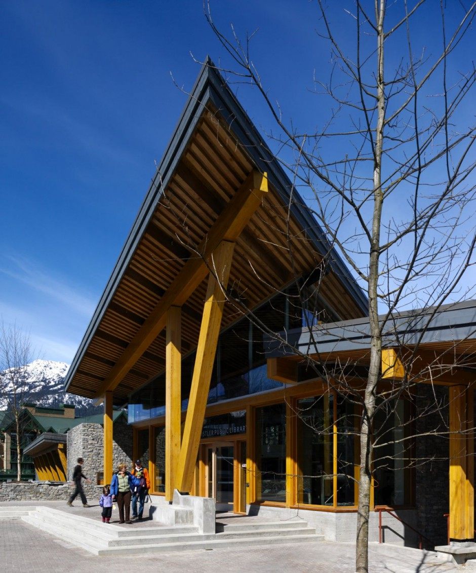 一个美丽的木制当代图书馆设计照相馆_Whistler-Public-Library-Roof-Architecture-Design.jpg