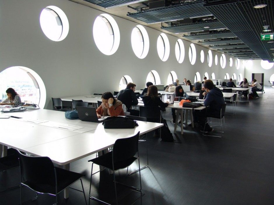 一个当代大学生的现代建筑立面不可思议_Ravensbourne-College-Multimedia-Space-Interior-Design.jpg