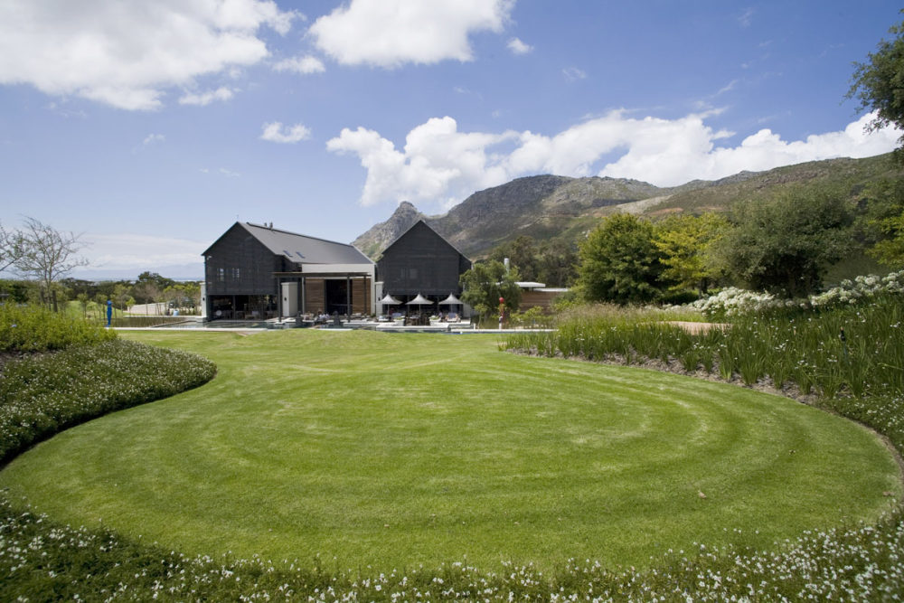 Steenberg hotel / 开普敦,南非_Outside-the-bistro.jpg