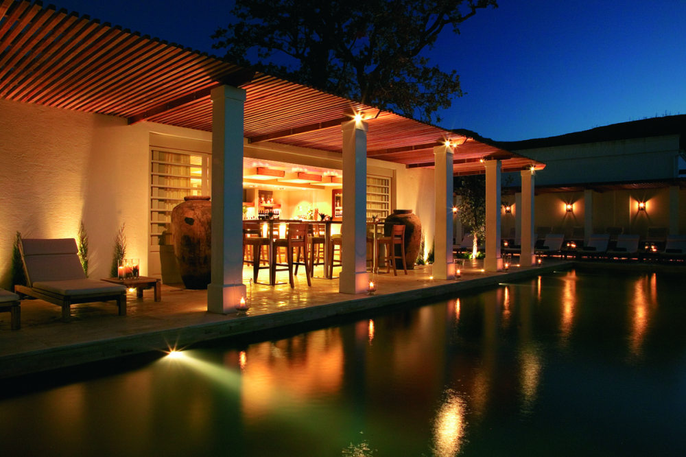 Steenberg hotel / 开普敦,南非_Steenberg-Poolbar-at-night.jpg