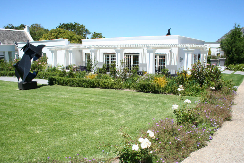 Steenberg hotel / 开普敦,南非_The-Meeting-Room-Outside-1.jpg
