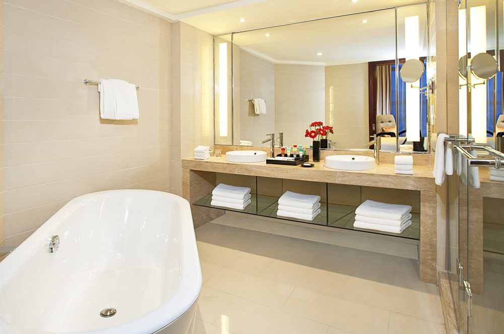 14)Four Points by Sheraton Lianyungang—Bathroom 拍攝者.jpg