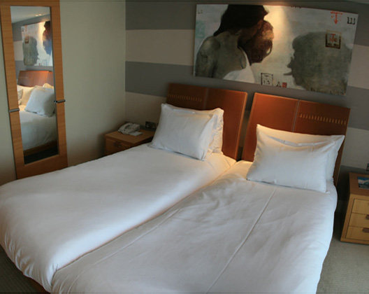 Plaza on the River/London, England_Twin_bedded_room_2.jpg