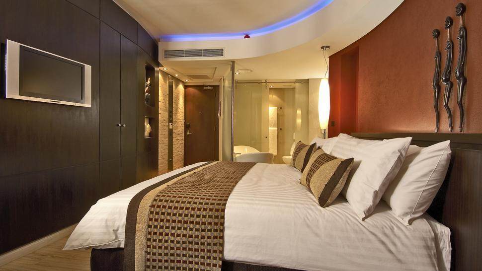部落酒店/ naiorbi，肯尼亚_006949-02-red-suite-bedroom.jpg