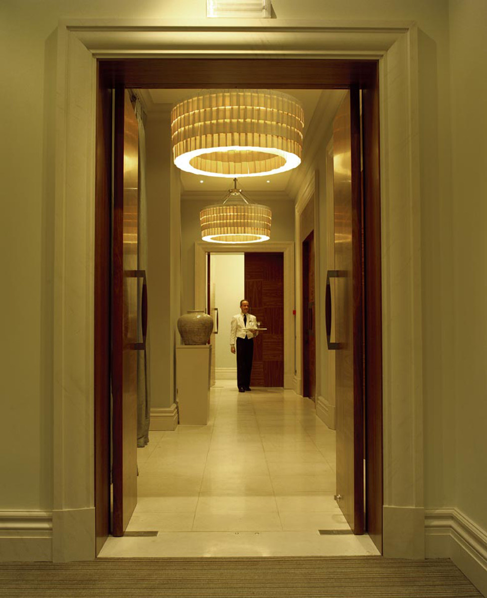 阿米戈酒店，布鲁塞尔_2005-11-28_RFH_Ambassador-corridor.jpg