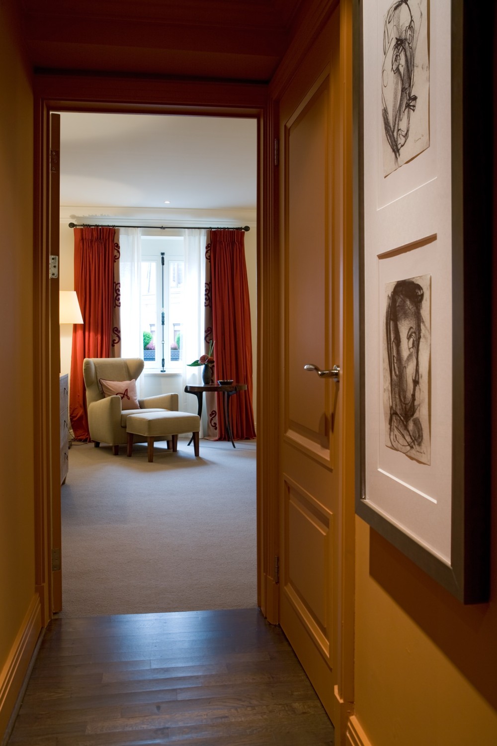阿米戈酒店，布鲁塞尔_20071214_rf_suite_magritte_couloir.JPG