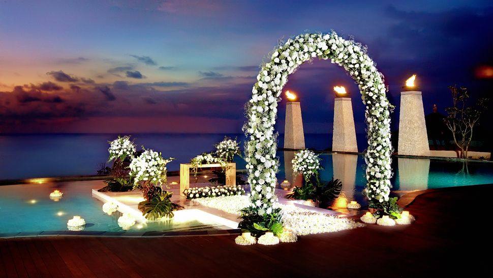 Banyan Tree Ungasan Bail巴厘岛乌干沙悦榕庄酒店_006196-18-poolside-Wedding-Arch-sunset.jpg