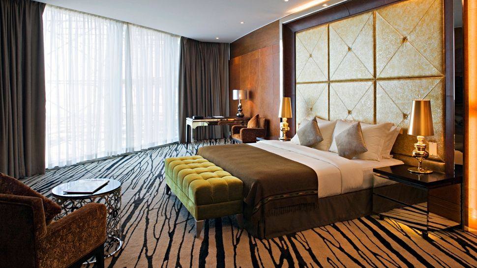 The Meydan Hotel/迪拜,阿拉伯联合酋长国_006403-02-bedroom-king-bed.jpg