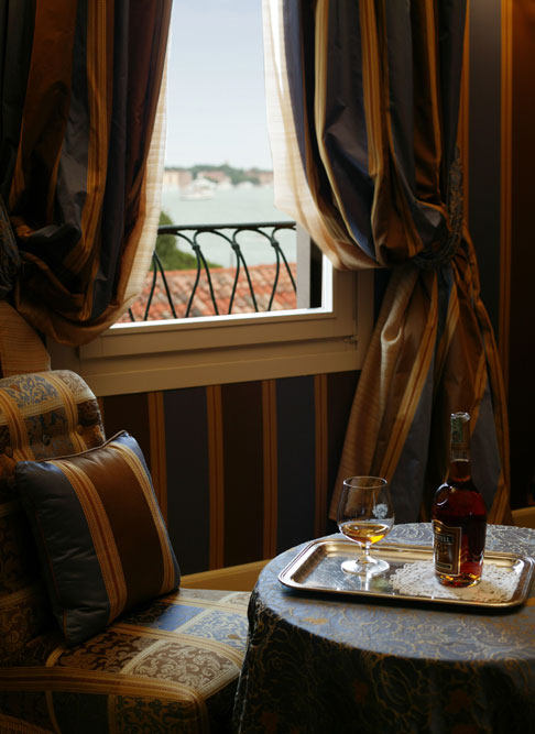 卢纳酒店，威尼斯_8005_roomview_lunahotelbaglioni_venice.jpg