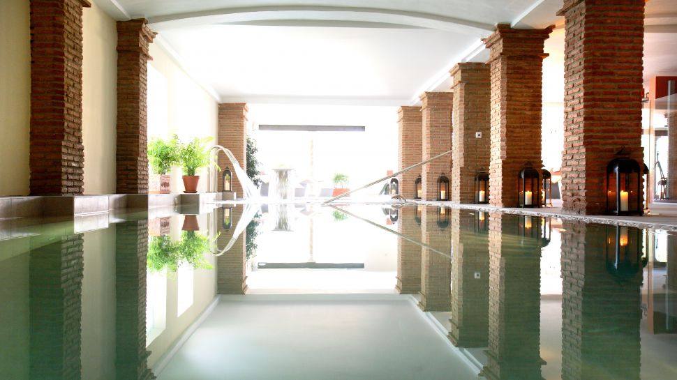 巴尔塞罗博巴迪亚酒店 (Barcelo La Bobadilla)西班牙,安达卢西亚_003048-08-spa-pool.jpg