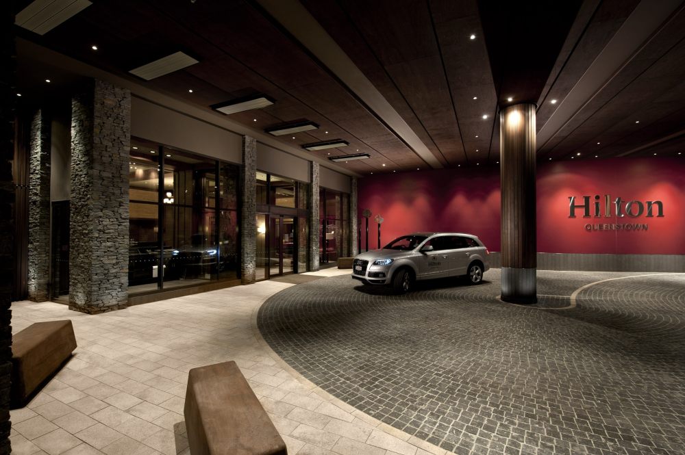 DrivewayExterior_HR_眸目压缩.jpg
