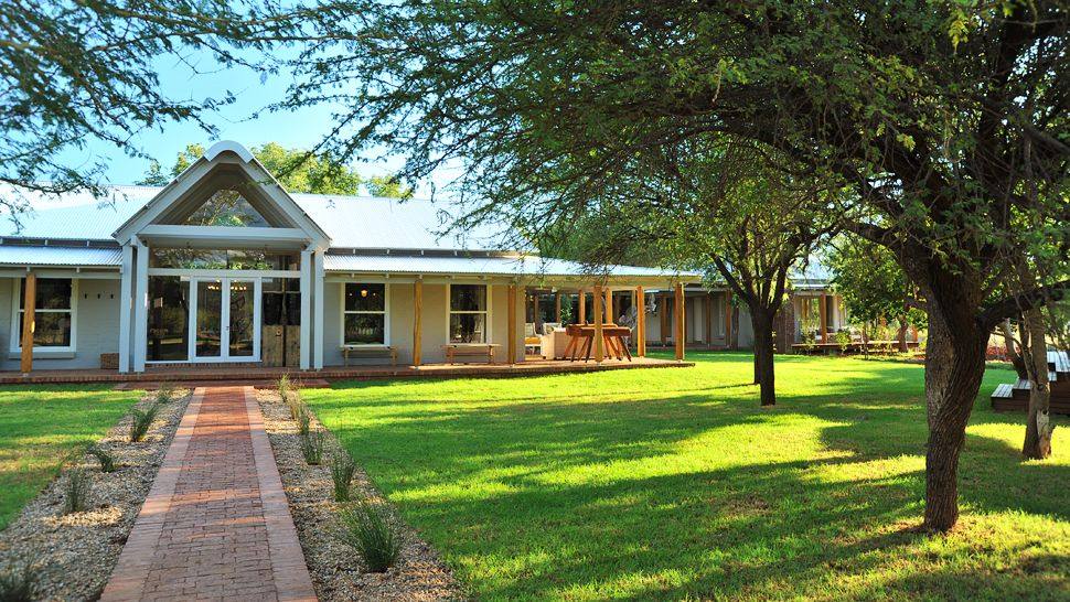 Morukuru Family/南非_005575-08-Front-Morukuru-Farm-House.jpg