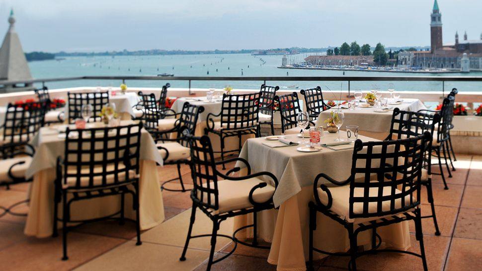 达涅利Hotel Danieli/意大利威尼斯_003422-08-outdoor-terrace-dining-waterview.jpg