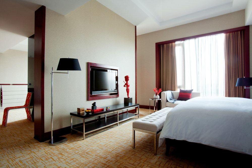 北京首都机场朗豪酒店 (Langham Place, Beijing Capital Airport)_Townhouse -  Bedroom.jpg