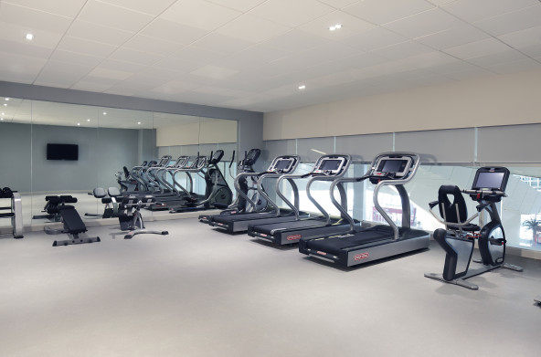 Eaton Smart-新德里机场过境酒店_gym_01.jpg