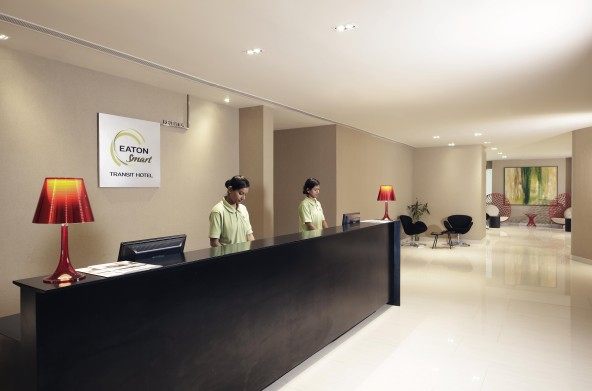 Eaton Smart-新德里机场过境酒店_Lobby_Shot.jpg
