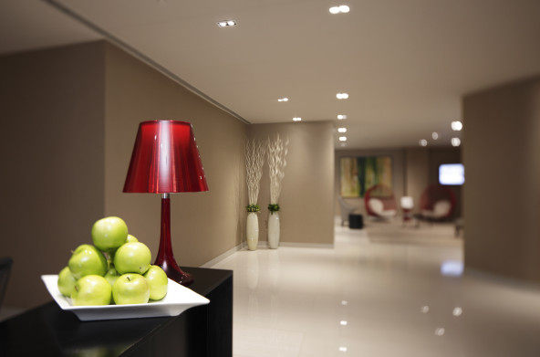 Eaton Smart-新德里机场过境酒店_Lobby_Shot_06.jpg