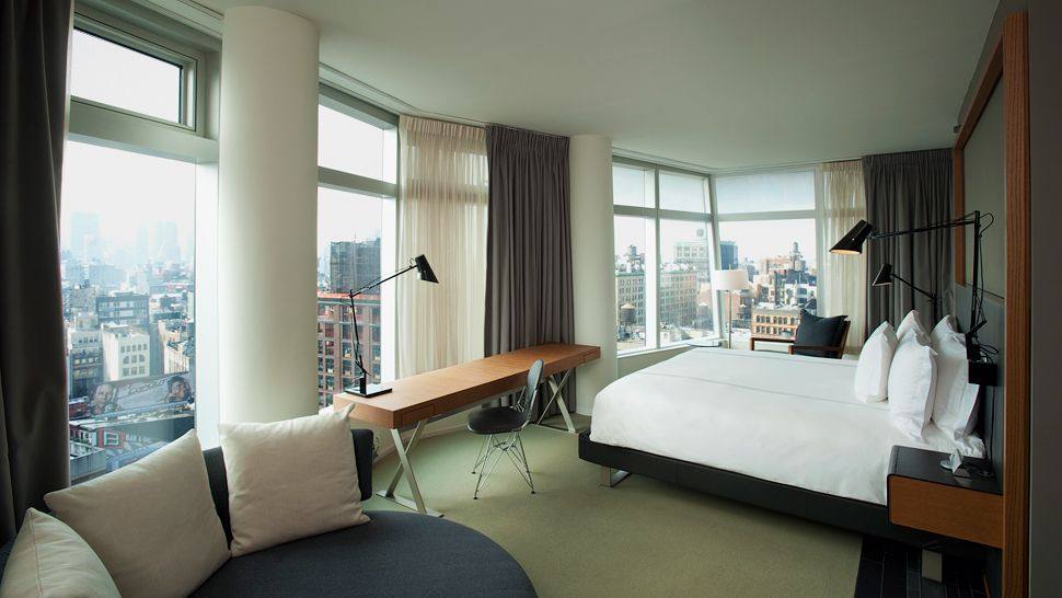 纽约库珀广场酒店Cooper Square Hotel, New York_007451-04-bedroom-studio-city-corner-view.jpg
