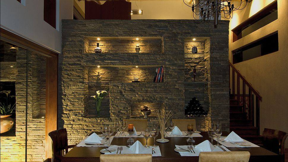 里约萨格拉多酒店/库斯科,秘鲁_008175-06-villa-dining-stone-tile-wall.jpg