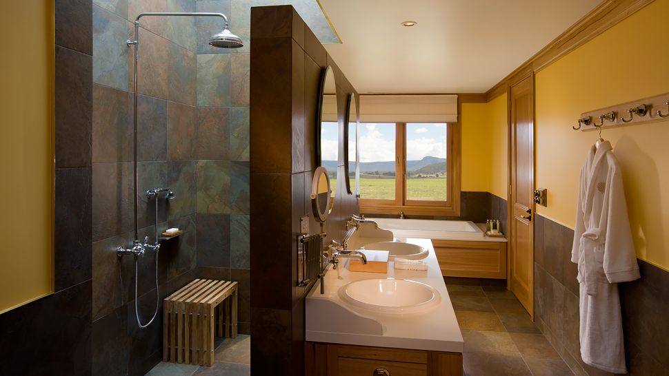 沃尔根谷度假村/澳大利亚,新南威尔士, 利斯哥Wolgan Valley Resort & Spa_005702-04-bathroom-shower-view.jpg