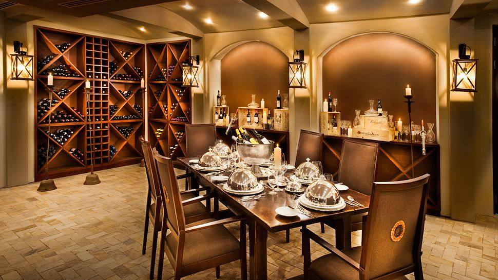 Bilila洛奇凯宾斯基/坦桑尼亚,塞伦盖蒂_006980-06-wine_cellar-dinner-setup.jpg