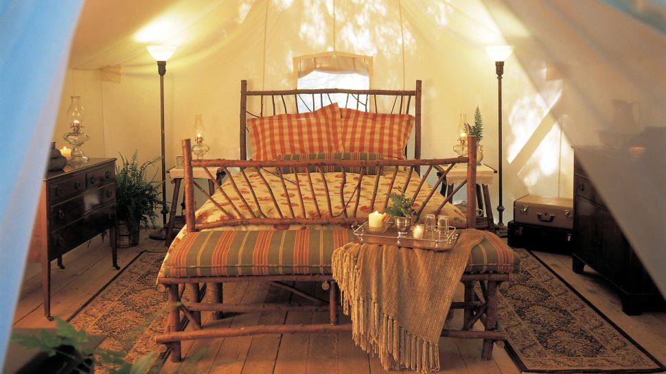 Clayoquot荒野度假村-贝德韦尔河前哨/加拿大,哥伦比亚省_000360-02-tent-bedroom.jpg