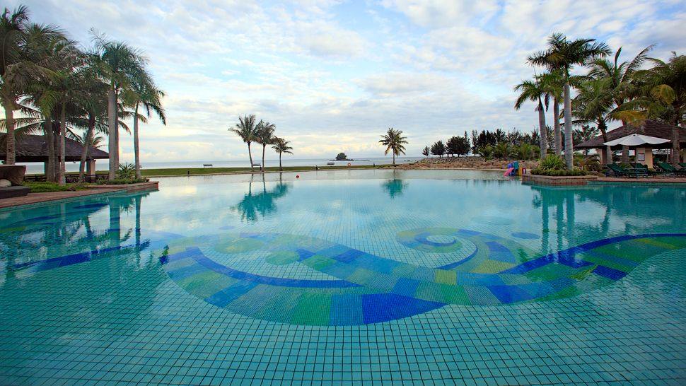文莱帝国酒店(The Empire Hotel & Country Club)_004531-06-pool-ocean-view.jpg