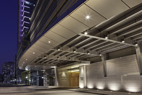 5)The Westin Nanjing—Exterior at night 拍攝者 Westin Hotels and Resorts.jpg