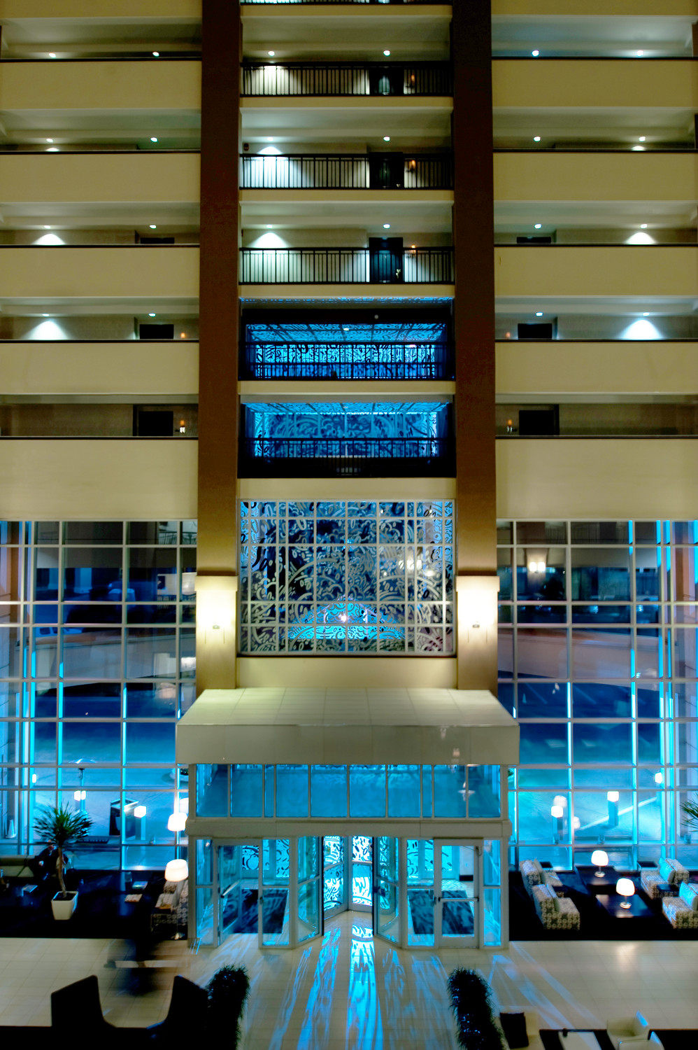 Le MeridienDallas  达拉斯艾美酒店_10)Le Meridien Dallas North—Transitional Portal Midnight 拍攝者.jpg