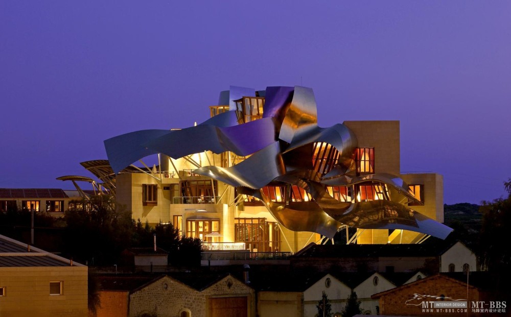 全球豪华精选至尊酒店合集The Luxury Collection(已补齐)_2)Marques de Riscal, Elciego—Exterior - Night View from Elciego 拍攝者 Luxury C.jpg