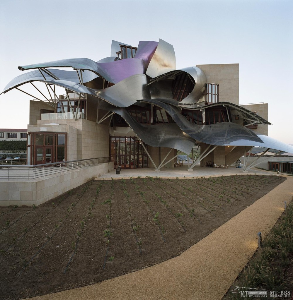 全球豪华精选至尊酒店合集The Luxury Collection(已补齐)_19)Marques de Riscal, Elciego—Exterior - Gehry Wing 拍攝者 Luxury Collection Ho.jpg