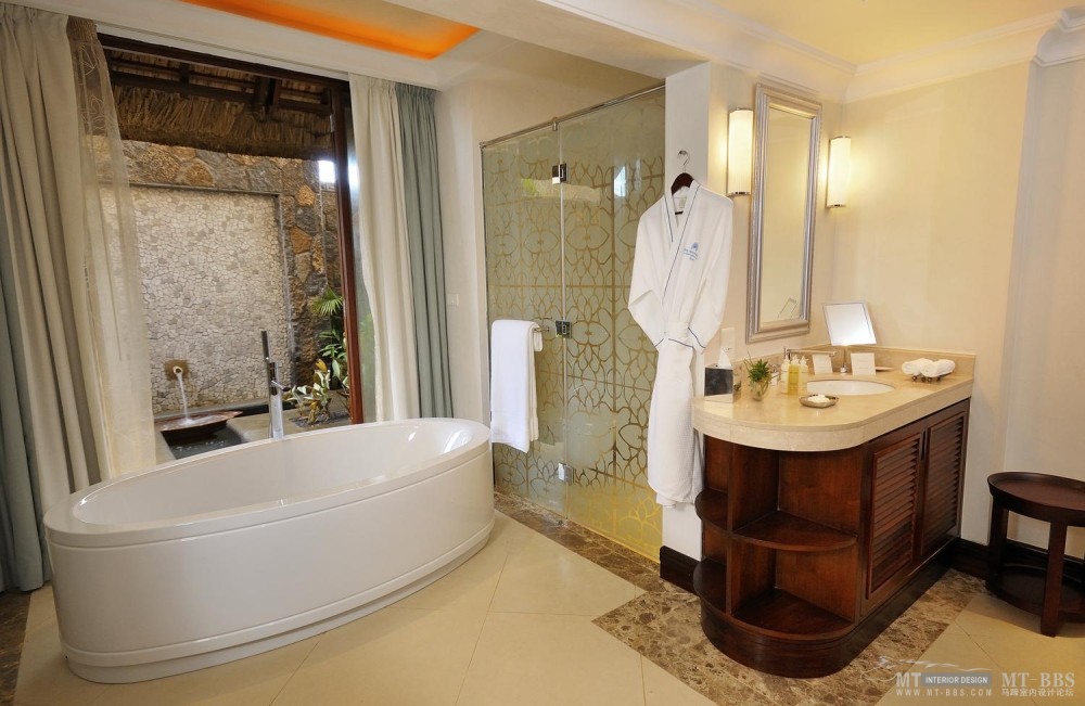 全球豪华精选至尊酒店合集The Luxury Collection(已补齐)_16)The Grand Mauritian Resort &amp; Spa, Mauritius—Courtyard Junior Suite Bathr.jpg