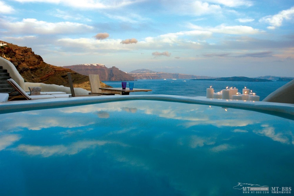 全球豪华精选至尊酒店合集The Luxury Collection(已补齐)_4)Mystique, Santorini—Villas have private outdoors jacuzzi 拍攝者 Luxury Collec.jpg