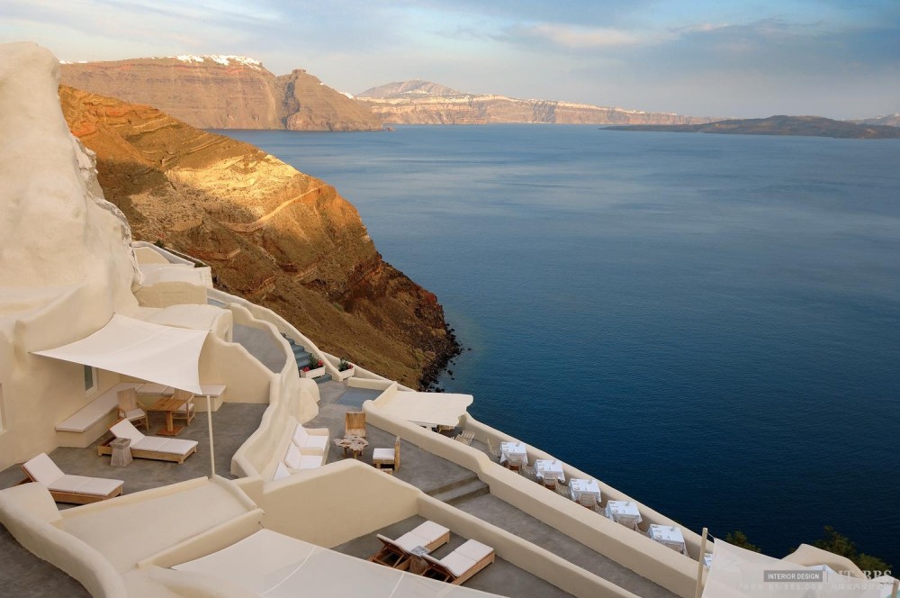 全球豪华精选至尊酒店合集The Luxury Collection(已补齐)_12)Mystique, Santorini—Hotel is built on the cliffs 拍攝者 Luxury Collection Ho.jpg