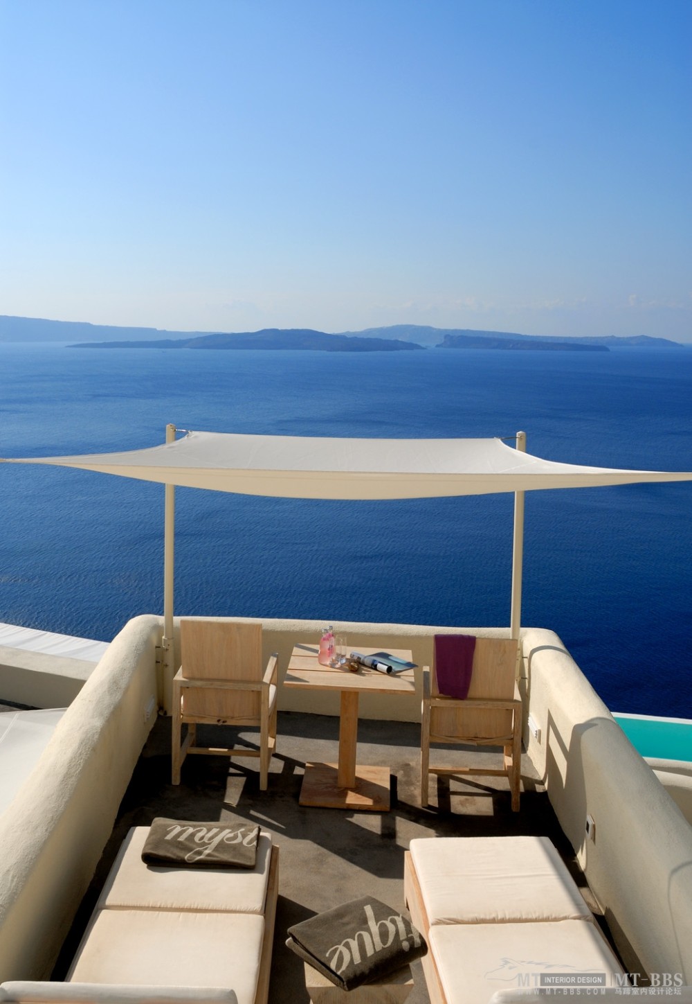 全球豪华精选至尊酒店合集The Luxury Collection(已补齐)_18)Mystique, Santorini—Vibrant Suite balcony with views to the deep blue 拍攝者.jpg