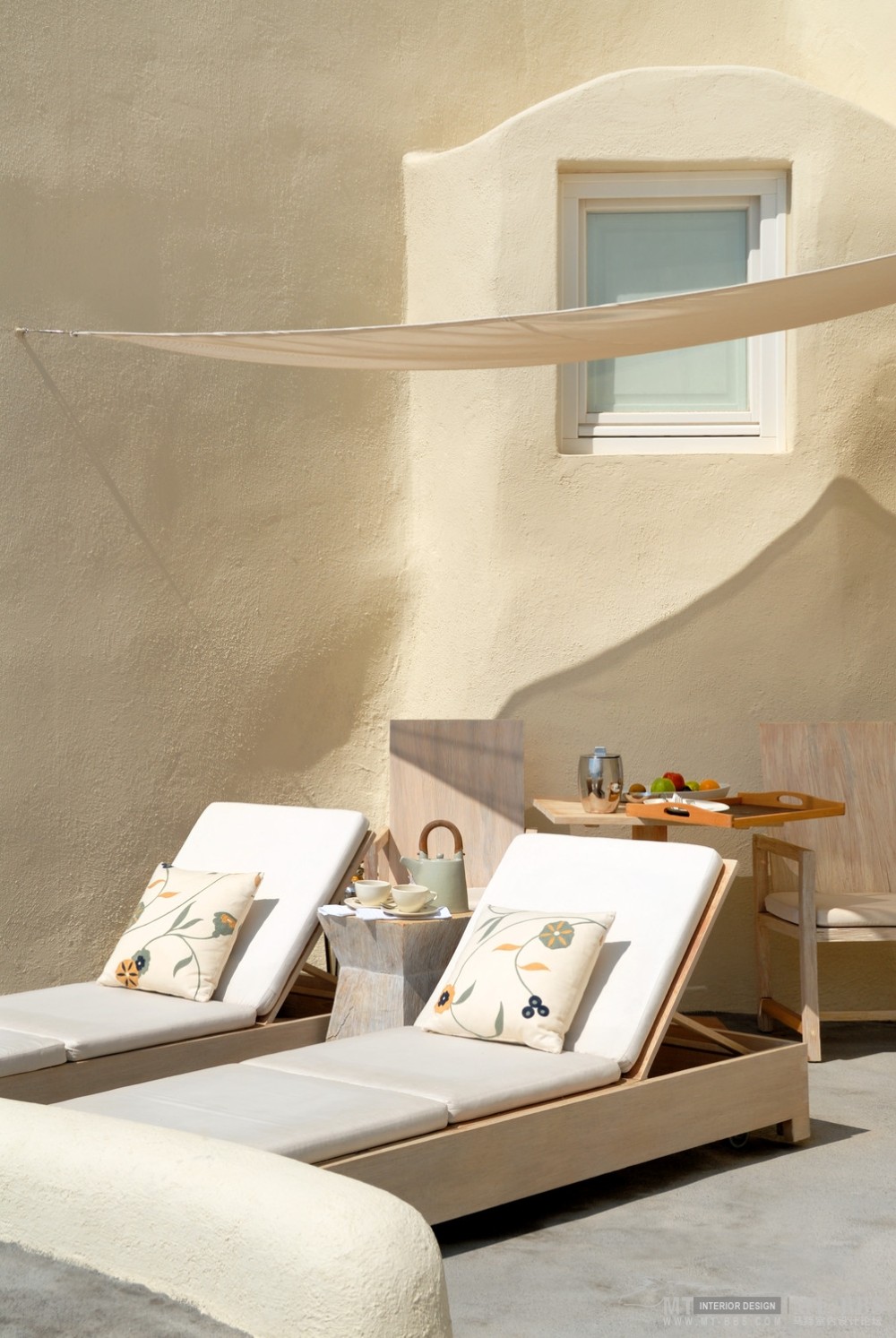 全球豪华精选至尊酒店合集The Luxury Collection(已补齐)_37)Mystique, Santorini—Private Balcony - Sitting area 拍攝者 Luxury Collection .jpg