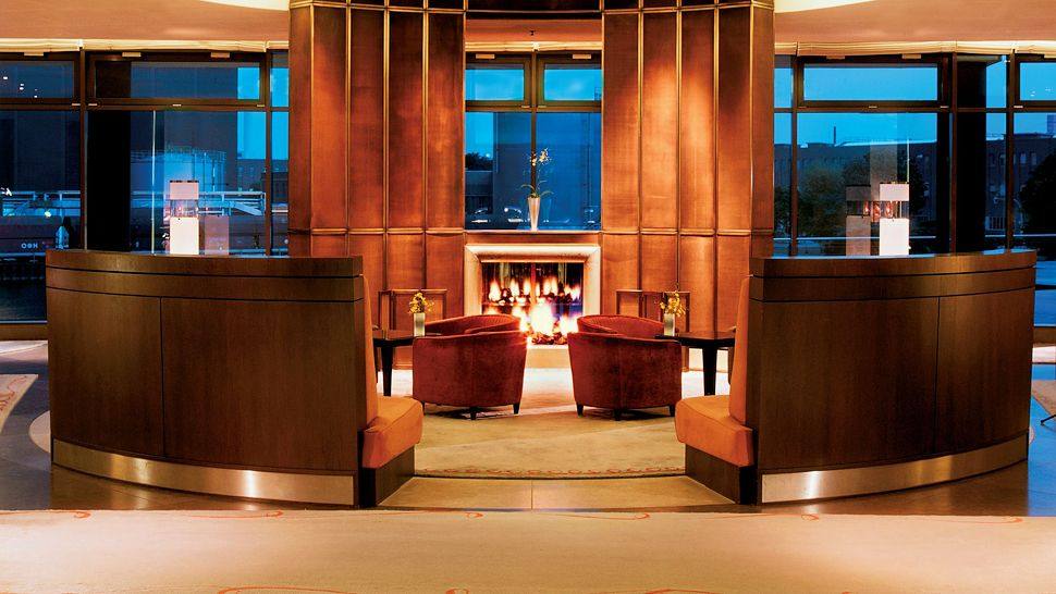 德国沃尔夫斯堡丽思卡尔顿酒店THE RITZ-CARLTON, WOLFSBURG_003442-05-fireplace-sitting-area.jpg