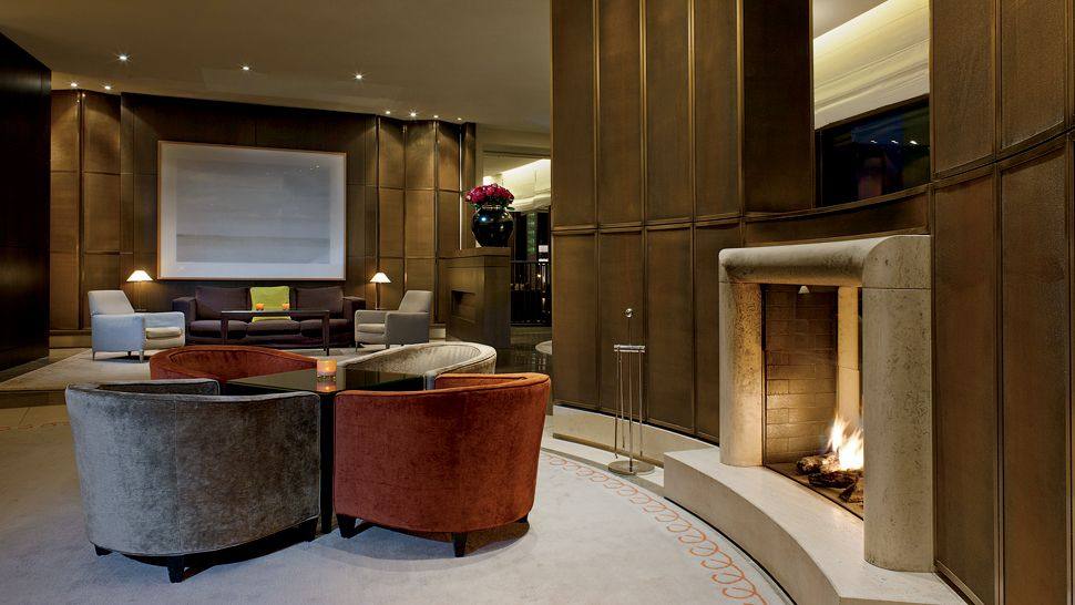 德国沃尔夫斯堡丽思卡尔顿酒店THE RITZ-CARLTON, WOLFSBURG_003442-06-fireplace-sitting-area.jpg