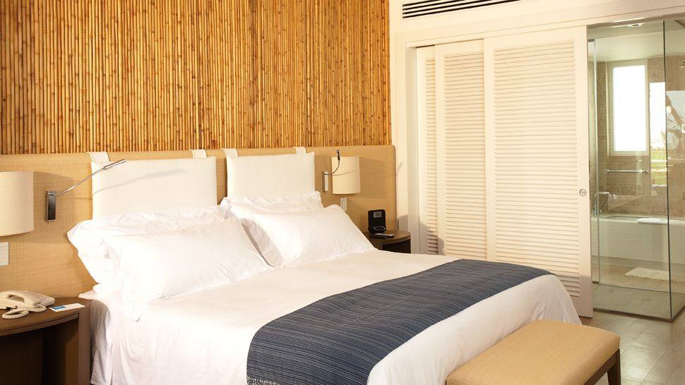 秘鲁皮斯科帕拉卡斯大酒店,The Hotel Paracas in Pisco,Peru_008186-02-bedroom-bamboo-wall.jpg