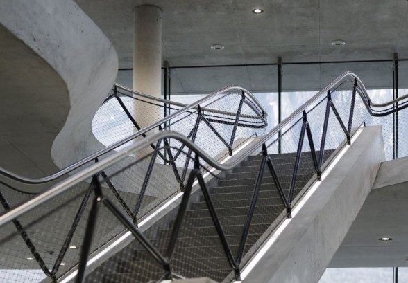 意大利BGP办公楼_The-Blaas-General-Partnership-Staircase-Architecture-Design-588x409.jpg