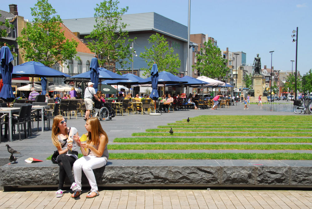 荷兰蒂尔堡山广场_11_sant_en_co_landscape_architecture_De_Heuvel_Tilburg_square.jpg