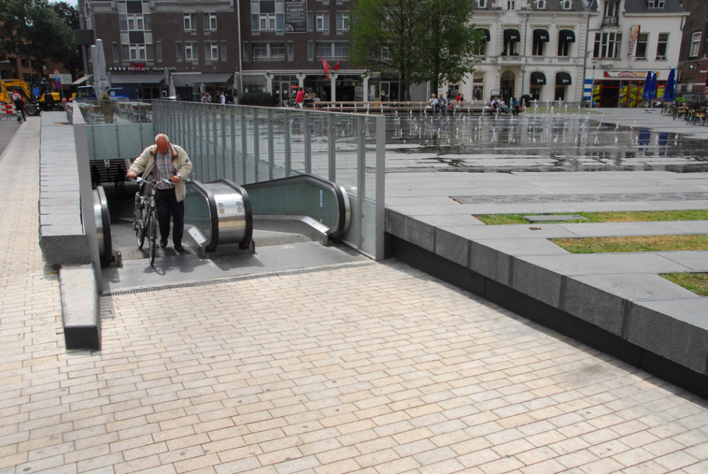 荷兰蒂尔堡山广场_17_sant_en_co_landscape_architecture_De_Heuvel_Tilburg_square.jpg