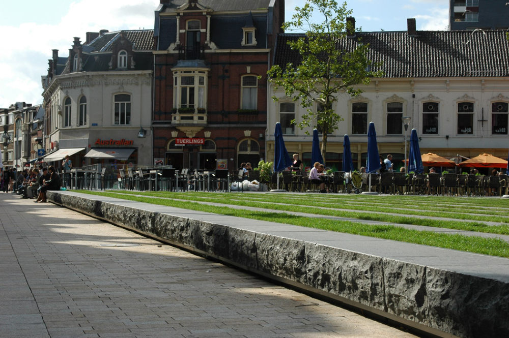 荷兰蒂尔堡山广场_18_sant_en_co_landscape_architecture_De_Heuvel_Tilburg_square.jpg